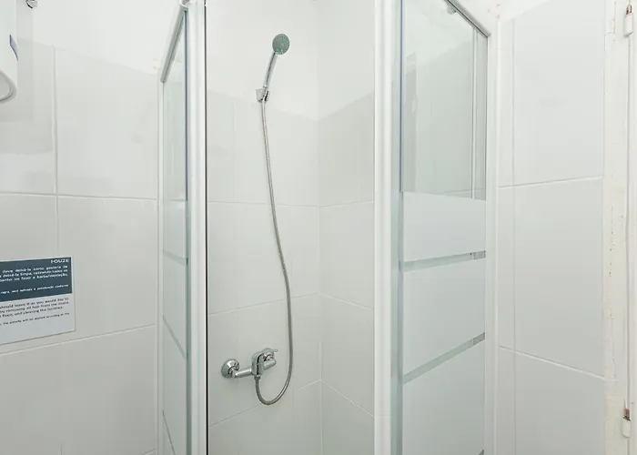 Houze Spacious Near Marques De Pombal